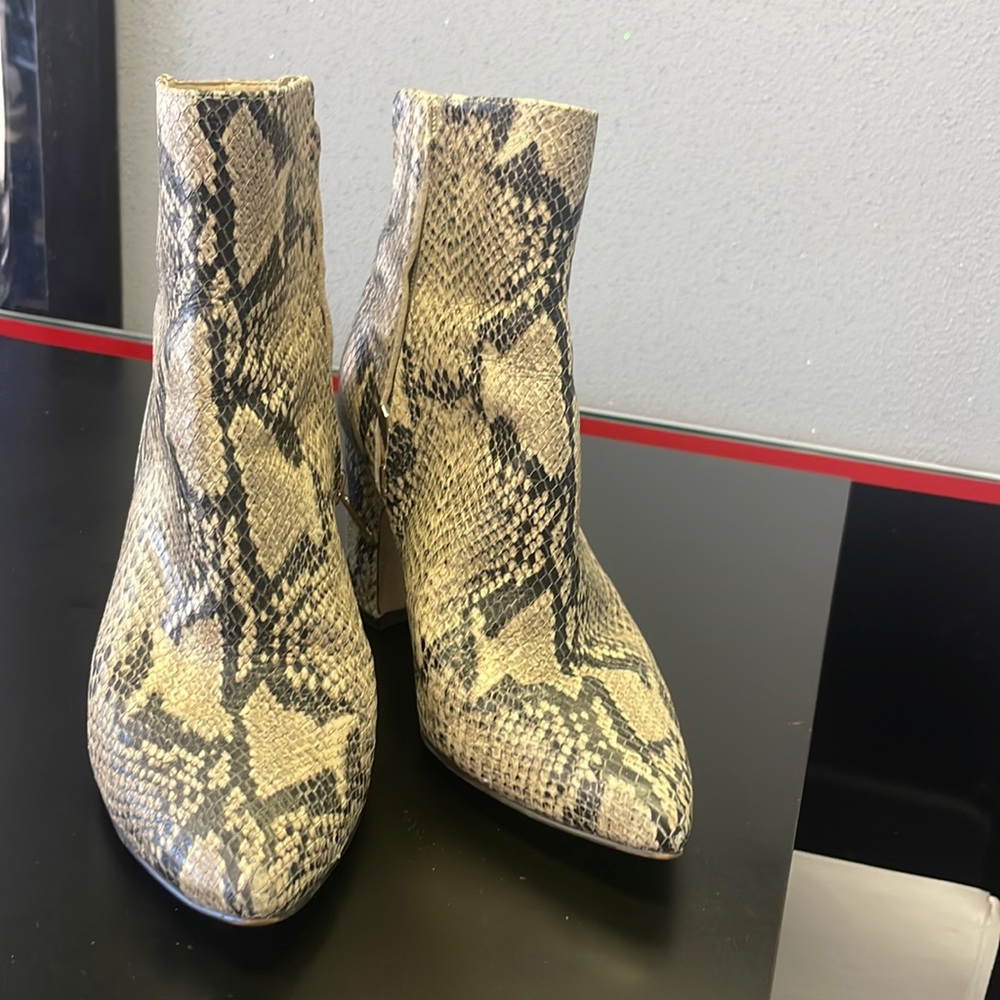 Sam Edelman Snakeskin embossed boots 6.5